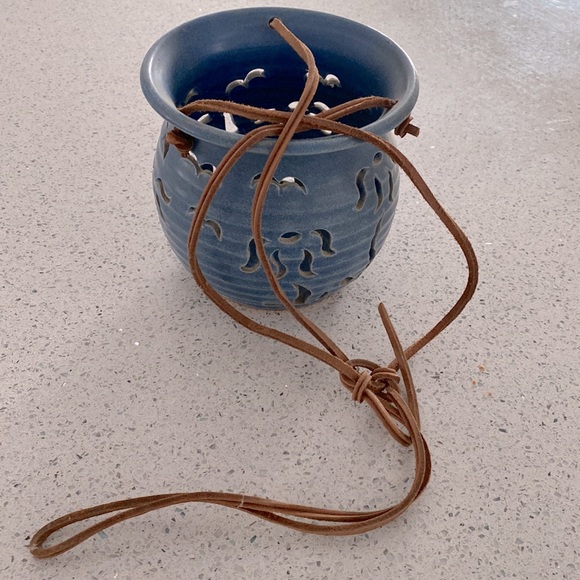 Handmade blue pottery hanging planter - Picture 2 of 8